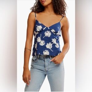 🎽 NWT 🎽 Free People Susie Floral Camisole in Navy, Size Medium